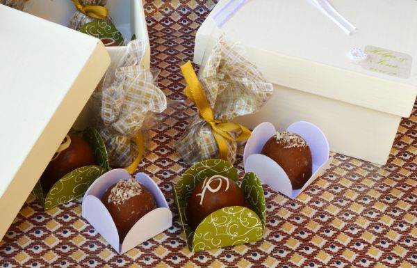 Caixa com 04 Trufas ou Doces